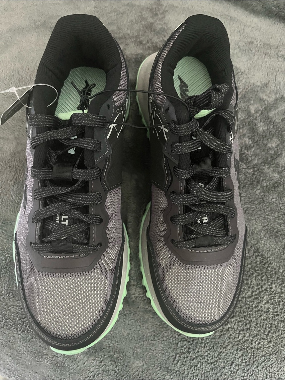 Avia Women's Low Top Lace-Up Athletic Sneakers Mesh Reflective
Black/Gray/Green